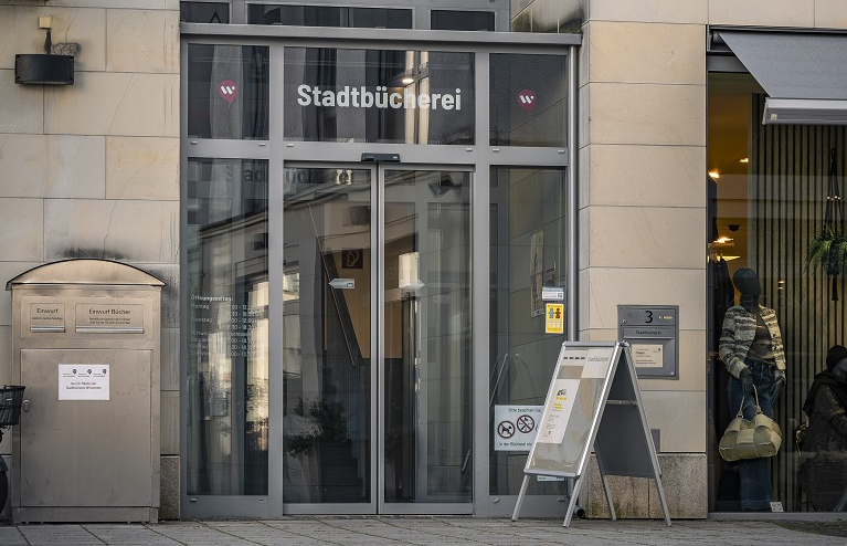 Außenansicht des Gebäudes der Stadtbücherei Winnenden